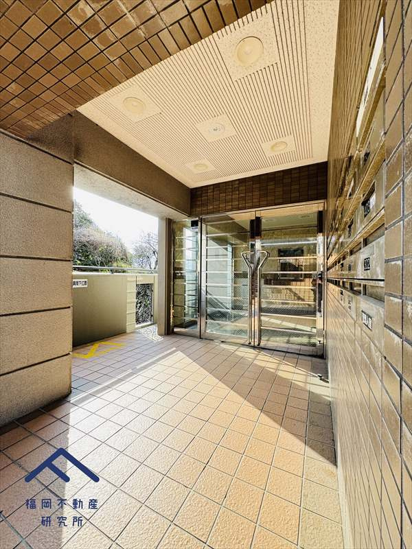 エテルナヒルズ若宮のエントランス