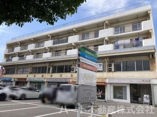 亀山総合ビルの外観