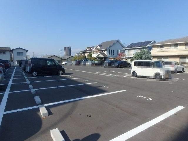 亀山総合ビルの駐車場