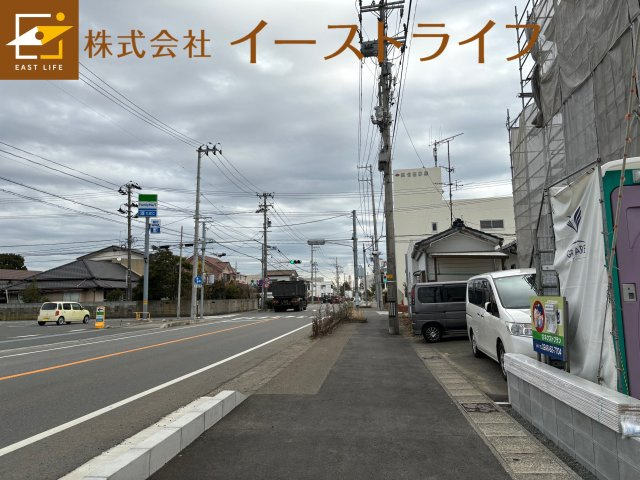 泉町下川2期　全4棟の前面道路含む現地写真|北側16.0ｍの公道