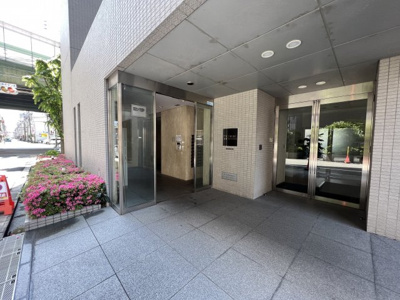 【エントランス】 | レジディア西天満 | スタイリッシュなエントランスです