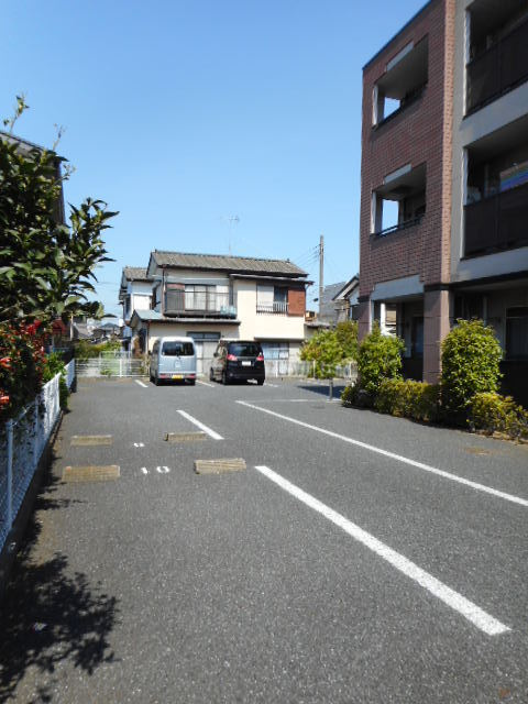 ジョリー柏の駐車場