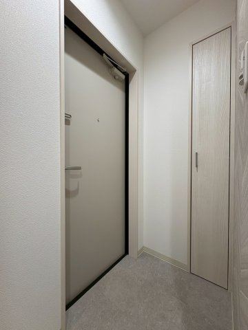 クリエオーレ宝持の玄関