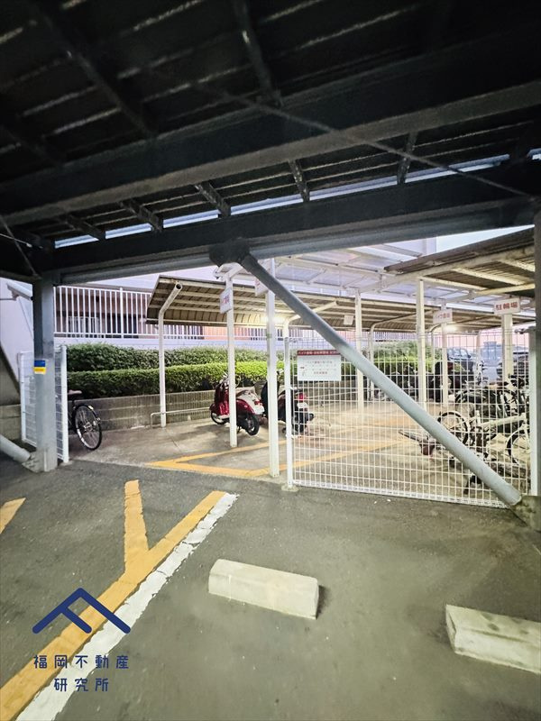 エバーライフ東平尾公園B棟の駐車場