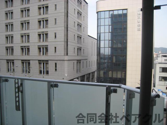 【バルコニー】 | SHICATA ONZE BLDG | 開放的で明るい空間を演出してくれるバルコニーです