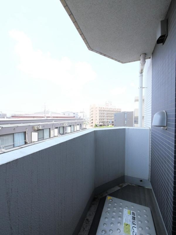 レグゼ梶ヶ谷のバルコニー