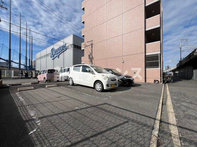ファーニッシュ山王の駐車場