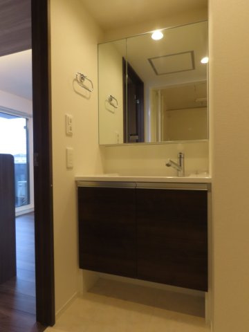 アドモアコート三津屋中の独立洗面台