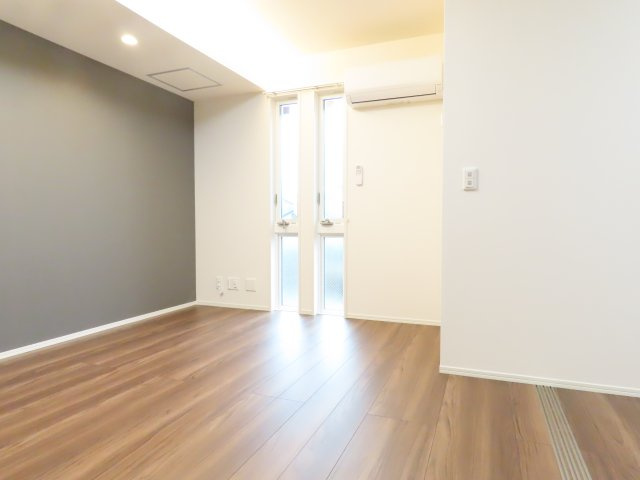 アドモアコート三津屋中の居間・リビング