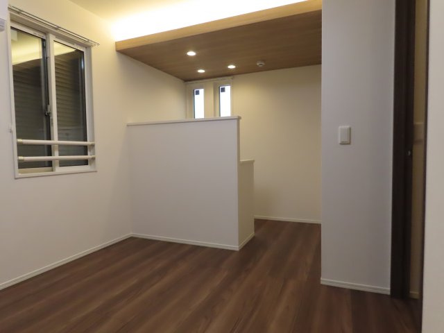 アドモアコート三津屋中の洋室