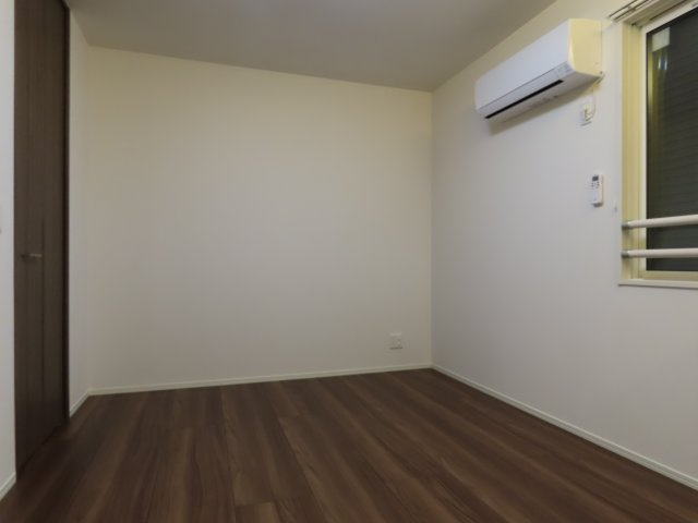 アドモアコート三津屋中の洋室