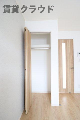 S Court（エスコート）の収納|お洋服がかけられるハンガーラック付きです♪