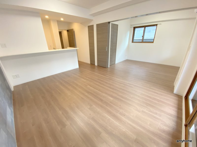 CREST COURT DOSHINの居間・リビング