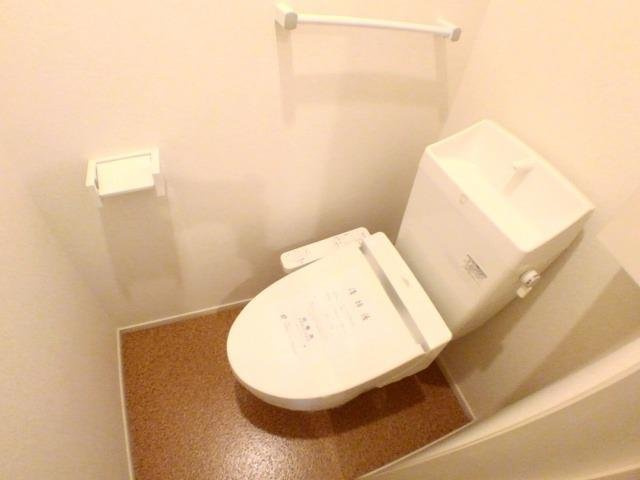 ヴィラウィスタリア宗像Ⅰのトイレ|コンパクトで使いやすいトイレです