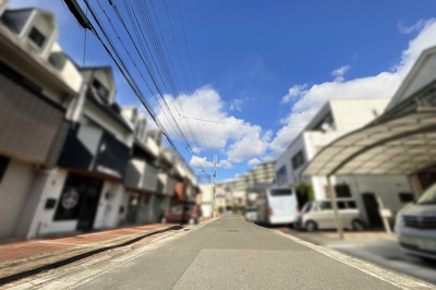 【前面道路含む現地写真】 | 亀岡市大井町並河2丁目　店舗付き住宅 | 車9分の場所に《イオン亀岡》があり気軽にショッピングが楽しめます(^^)/