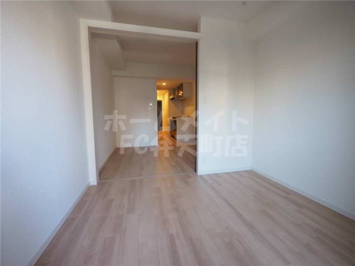 【居間・リビング】 | レオンコンフォート九条ガレリア | こちらの居間で趣味の時間をお楽しみください