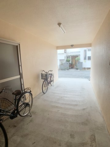 寝屋川市高柳3丁目　中古戸建の駐車場