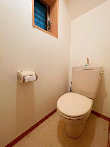 寝屋川市高柳3丁目　中古戸建のトイレ