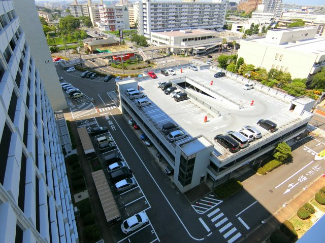 泉北若松台ＡＢ住宅1号棟の駐車場