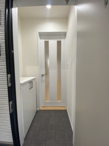 ラフィーネ勝山の玄関