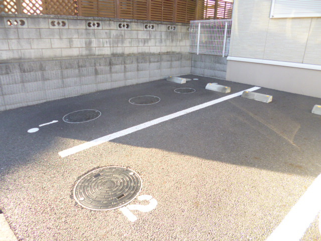アネックスセキセン弐番館の駐車場