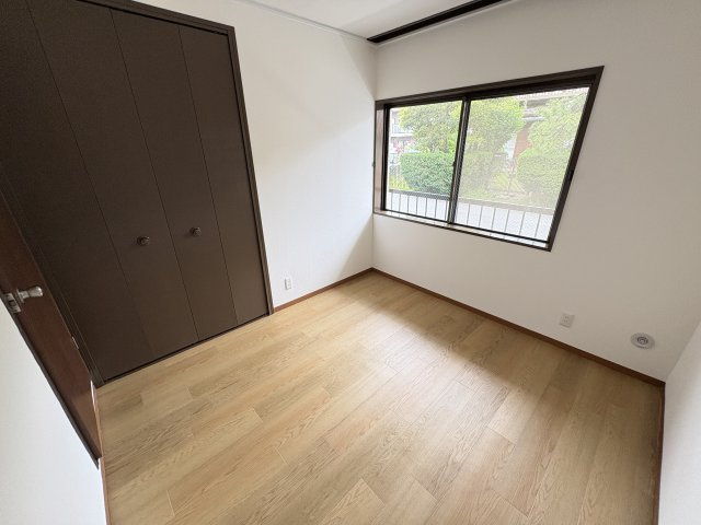 プラムロイヤル原木中山の洋室