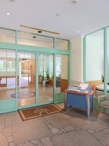 スカイライトタワーのエントランス