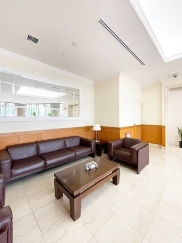 スカイライトタワーのエントランス