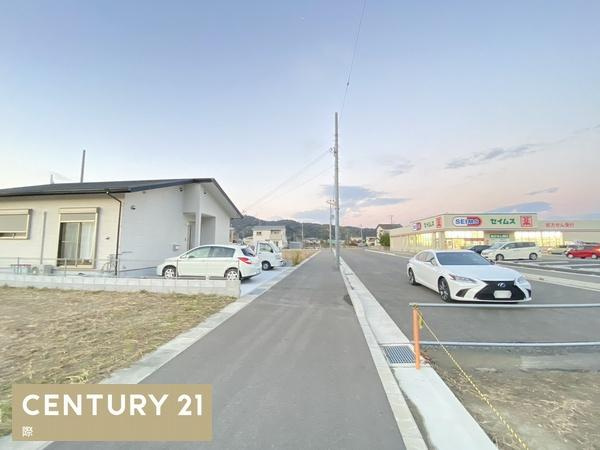 海南市名高　土地の前面道路含む現地写真|交通量の少ない閑静な住宅街