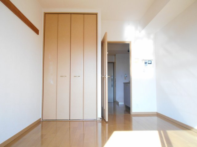 ピアリーさつきの洋室