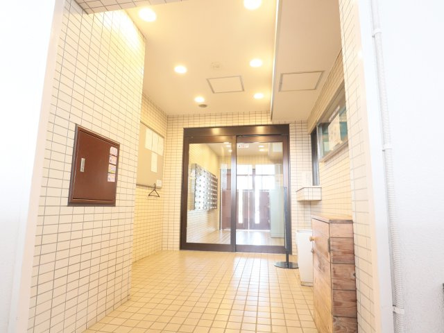 ライオンズマンション東村山第３のエントランス