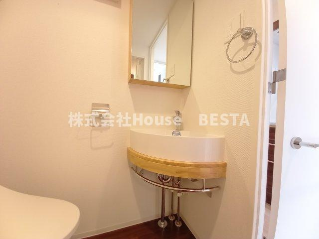 セレニテ神戸元町クレアの独立洗面台