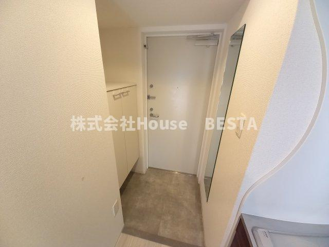 セレニテ神戸元町クレアの玄関