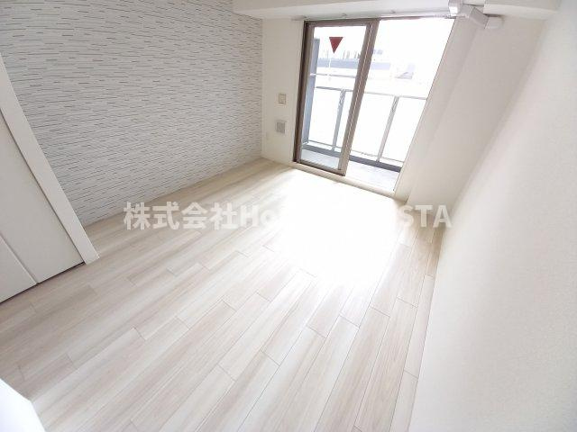 セレニテ神戸元町クレアの洋室