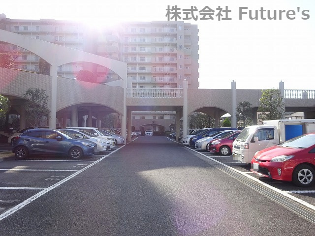 モアステージ吉川ライネスハイムC棟の駐車場|敷地内駐車場になります。