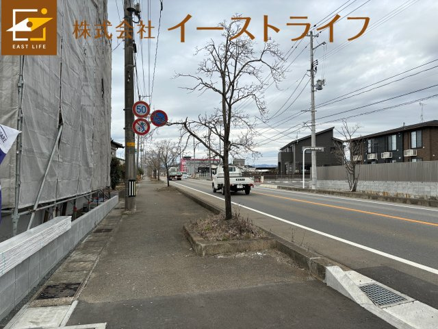 泉町下川2期　全4棟の前面道路含む現地写真|北側16.0ｍの公道（2024.1.31撮影）