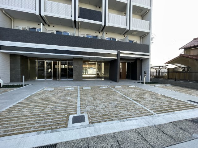 NEUA　NARUMIの外観