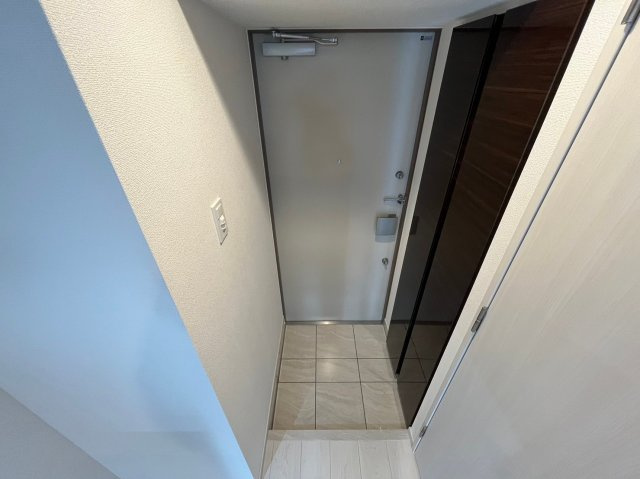 ディアレイシャス大須観音IIIの玄関