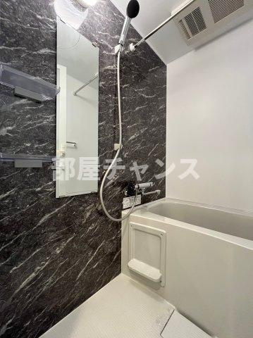 ディアレイシャス大須観音IIIの浴室