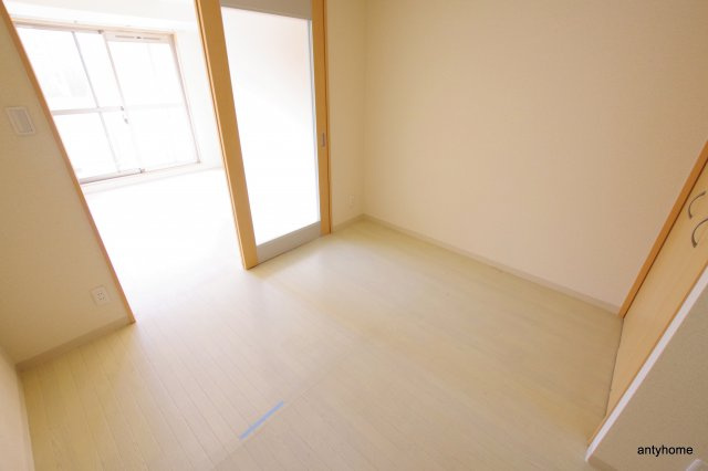 Gramercy Juso-higashi 2nd　仲介手数料無料の洋室