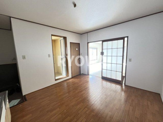 【居間・リビング】 | ハイツコーワ | 掲載の写真は退去前の写真となります。