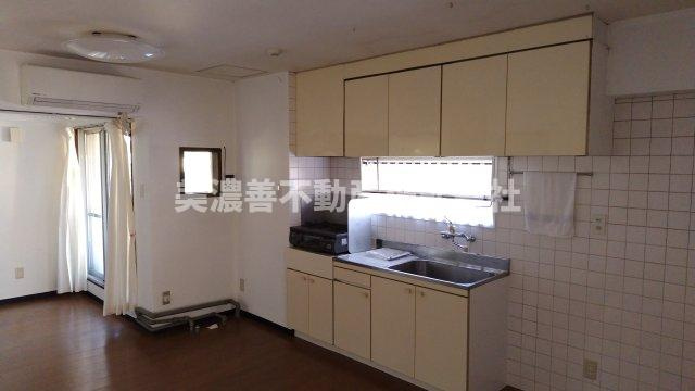 ６２４８８　メゾンファミール岐阜のキッチン