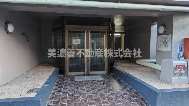 ６２４８８　メゾンファミール岐阜のエントランス