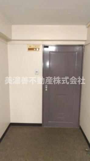 ６２４８８　メゾンファミール岐阜の玄関