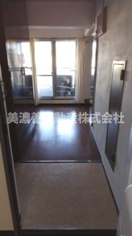 ６２４８８　メゾンファミール岐阜の玄関