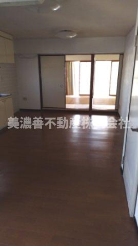 ６２４８８　メゾンファミール岐阜の居間・リビング