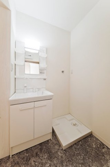 【洗面所】 | アジュール石津B棟　305号室 | 洗濯機置き場完備の洗面室