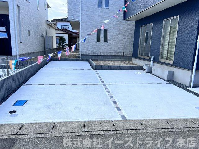 泉町下川2期　全4棟の駐車場|車種によっては3台駐車可能です。同社施工イメージです