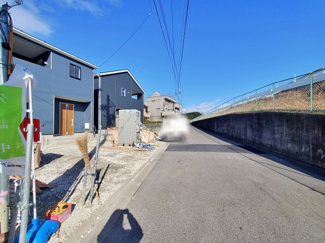 【前面道路含む現地写真】