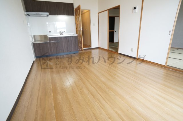 グランドゥール平井の居間・リビング